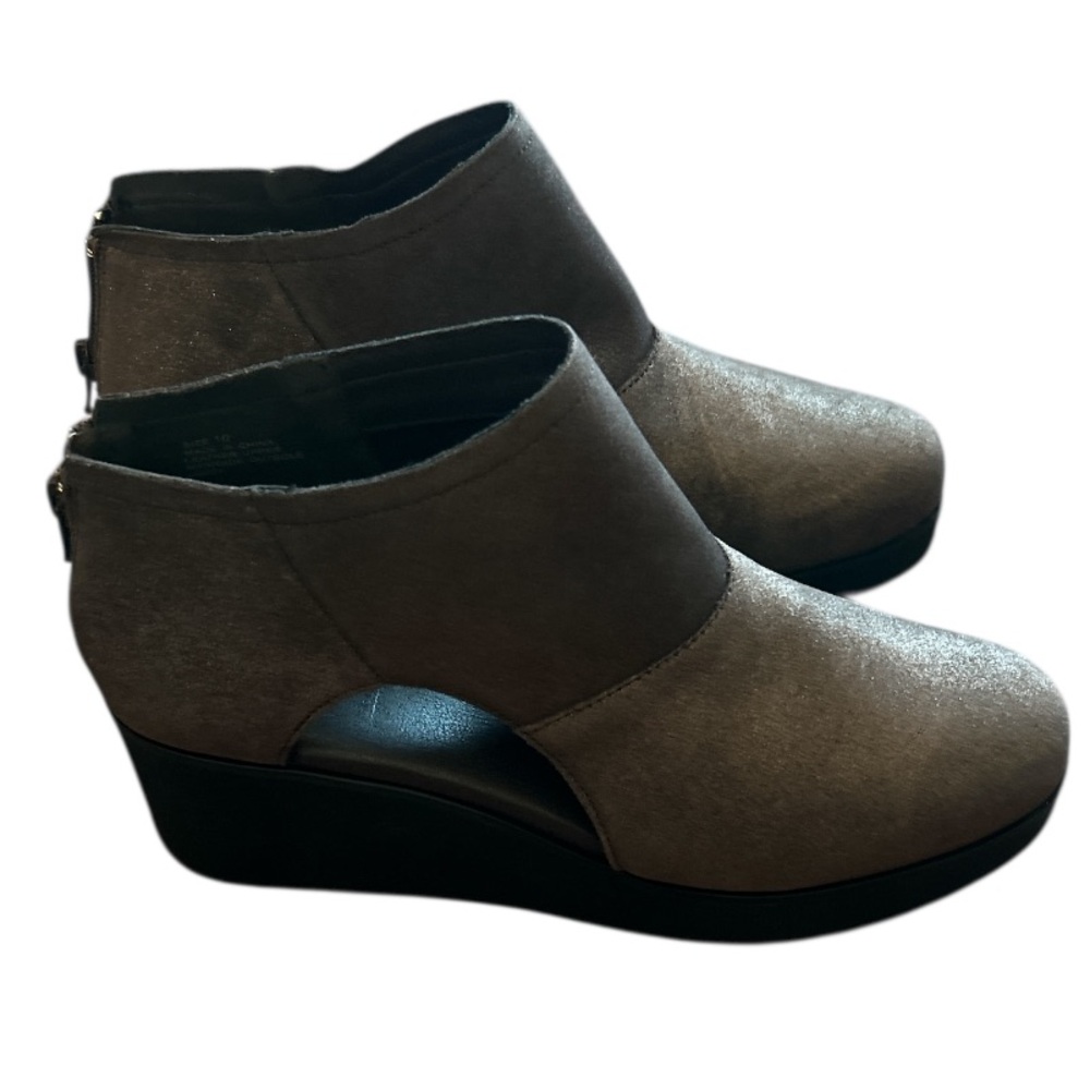 VOLATILE Bianca Ankle Boot Size:10 Color: Metallic Brown Suede NWOB